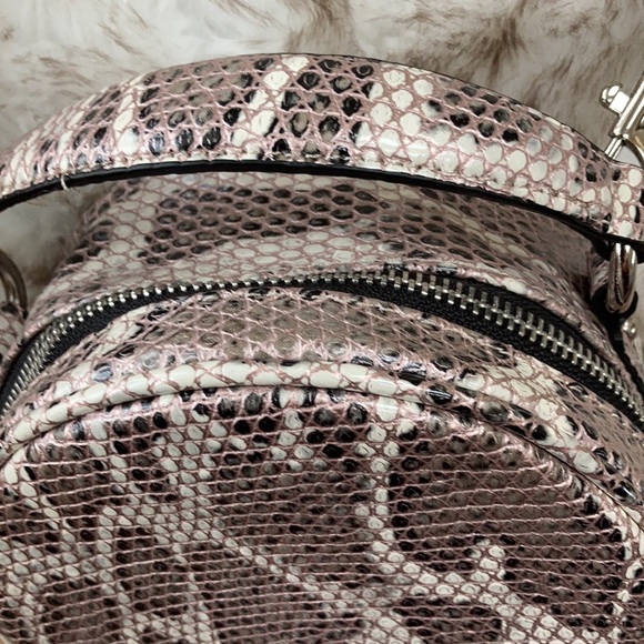 Express round python top zip crossbody bag. - Picture 2 of 8